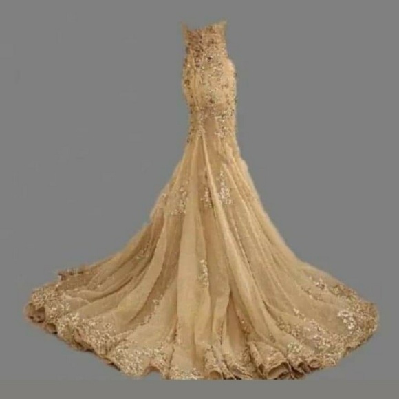Beautiful gold sequin gown - Picture 2 of 6